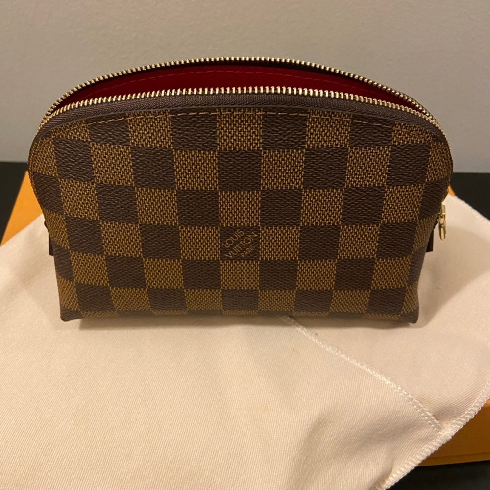 LV cosmetic ouch (brand new) - Picture 3 of 4